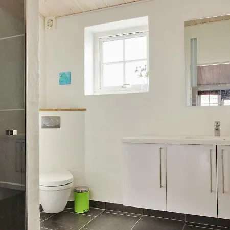 Holiday home Five-bedroom In 22